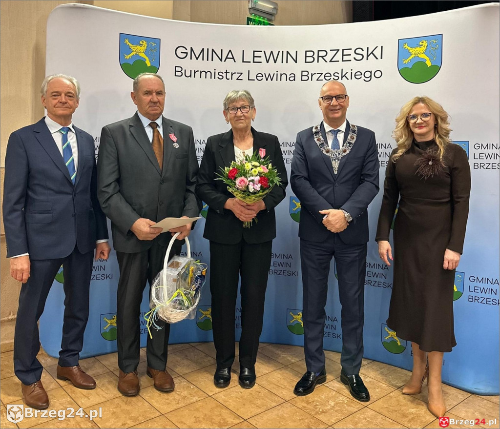 Medale za 50 lat małżeństwa w Lewinie Brzeskim