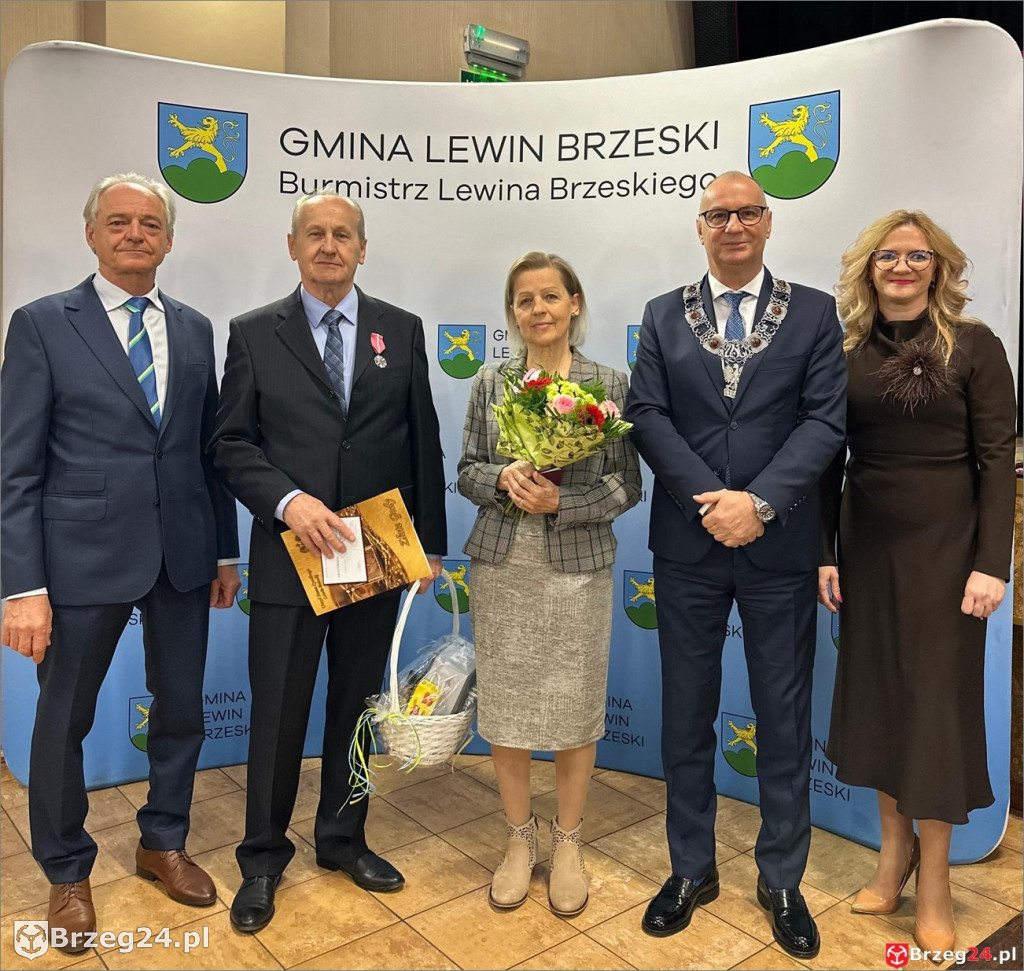 Medale za 50 lat małżeństwa w Lewinie Brzeskim