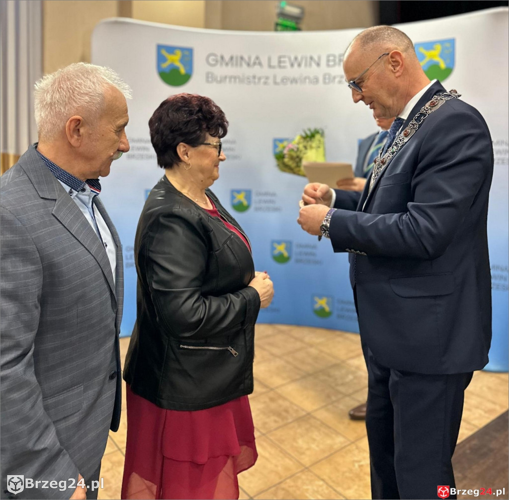 Medale za 50 lat małżeństwa w Lewinie Brzeskim