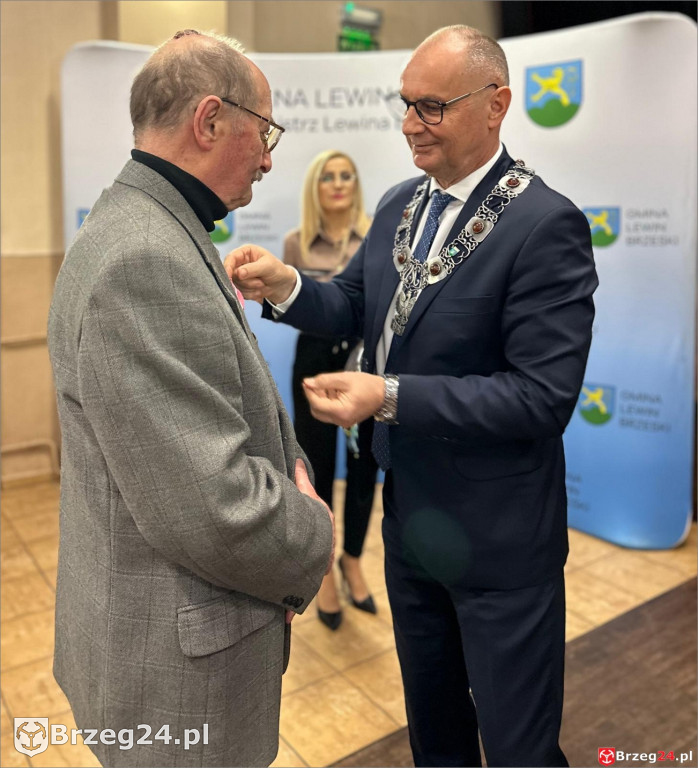 Medale za 50 lat małżeństwa w Lewinie Brzeskim