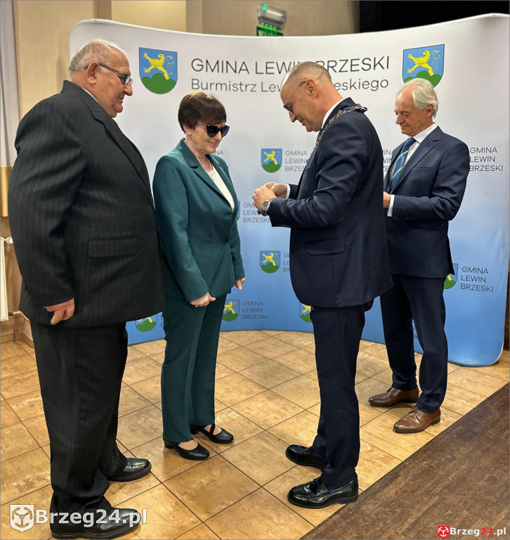 Medale za 50 lat małżeństwa w Lewinie Brzeskim