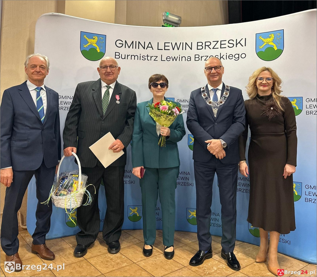 Medale za 50 lat małżeństwa w Lewinie Brzeskim