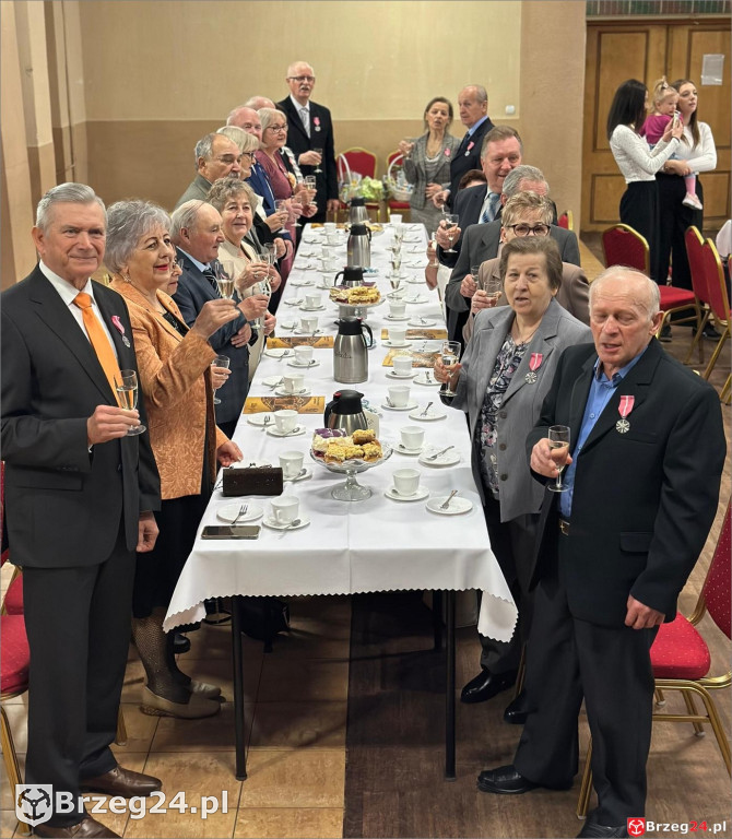Medale za 50 lat małżeństwa w Lewinie Brzeskim