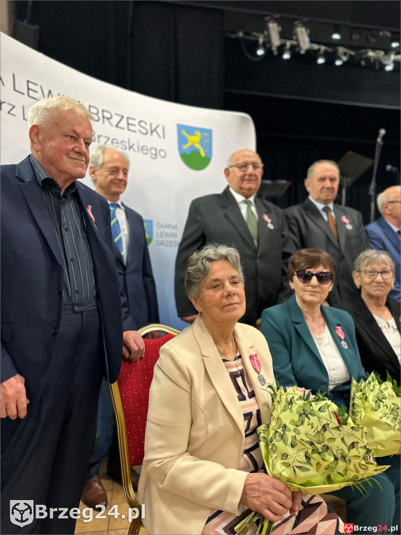 Medale za 50 lat małżeństwa w Lewinie Brzeskim