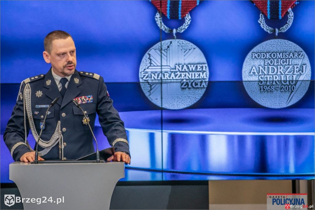 Brzescy policjanci z odznaczeniem za bohaterstwo