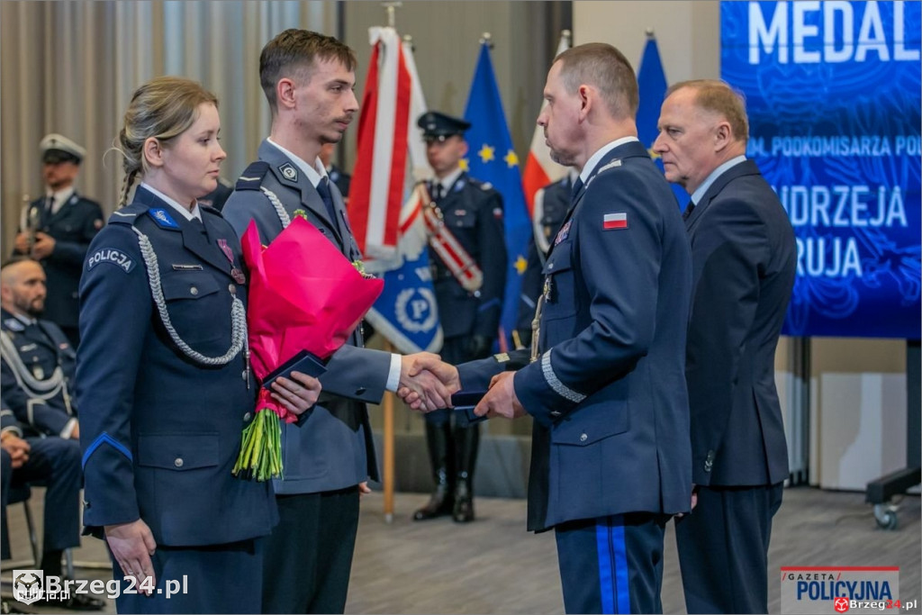 Brzescy policjanci z odznaczeniem za bohaterstwo
