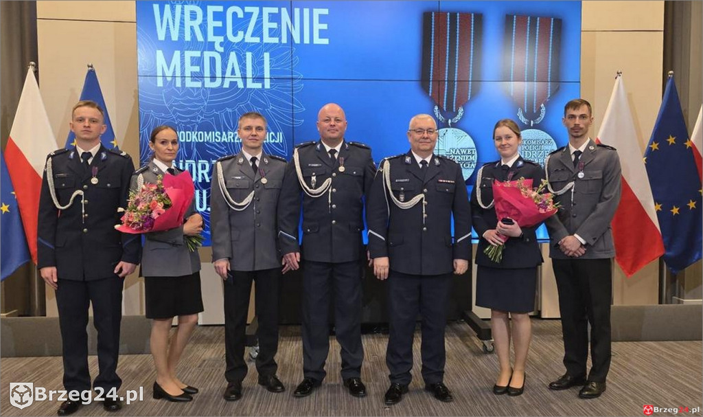 Brzescy policjanci z odznaczeniem za bohaterstwo