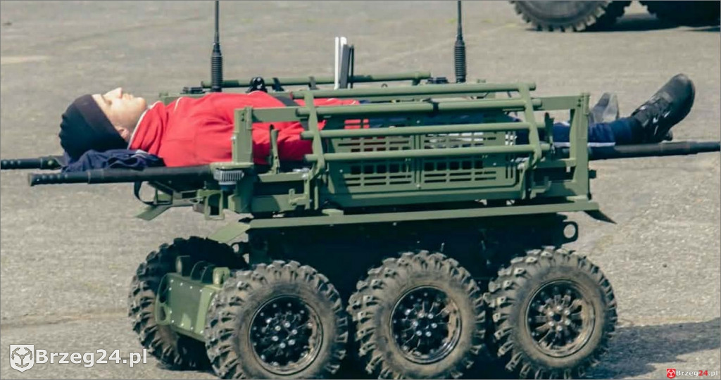 Uczniowie z Olszanki w koszarach