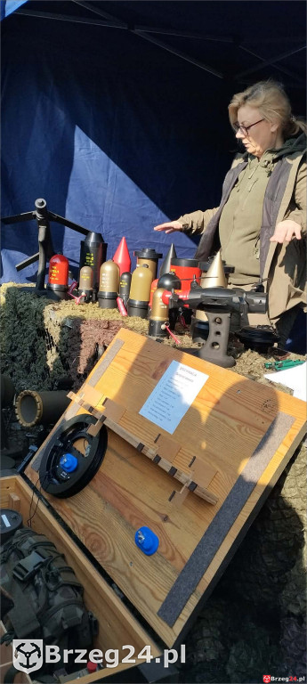 Uczniowie z Olszanki w koszarach