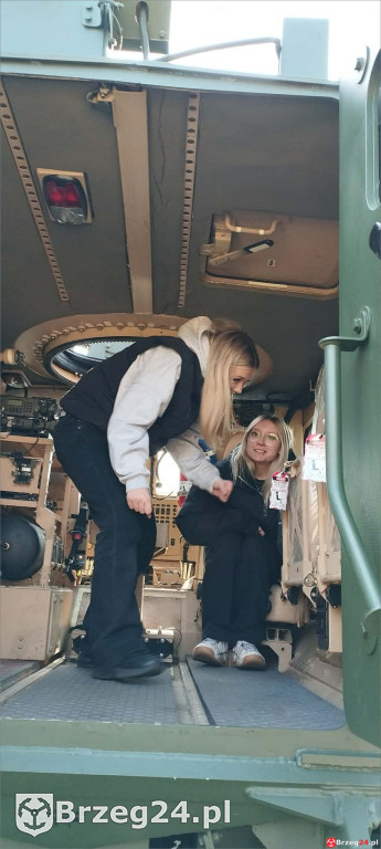 Uczniowie z Olszanki w koszarach