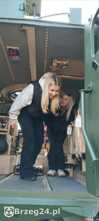 Uczniowie z Olszanki w koszarach