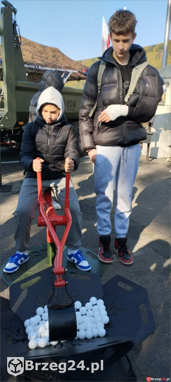 Uczniowie z Olszanki w koszarach