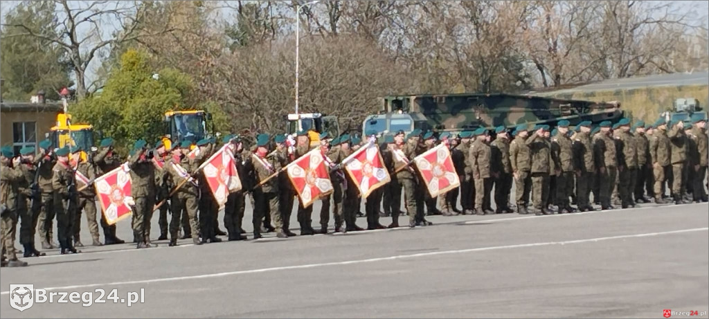 Uczniowie z Olszanki w koszarach