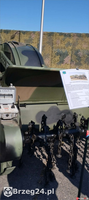 Uczniowie z Olszanki w koszarach