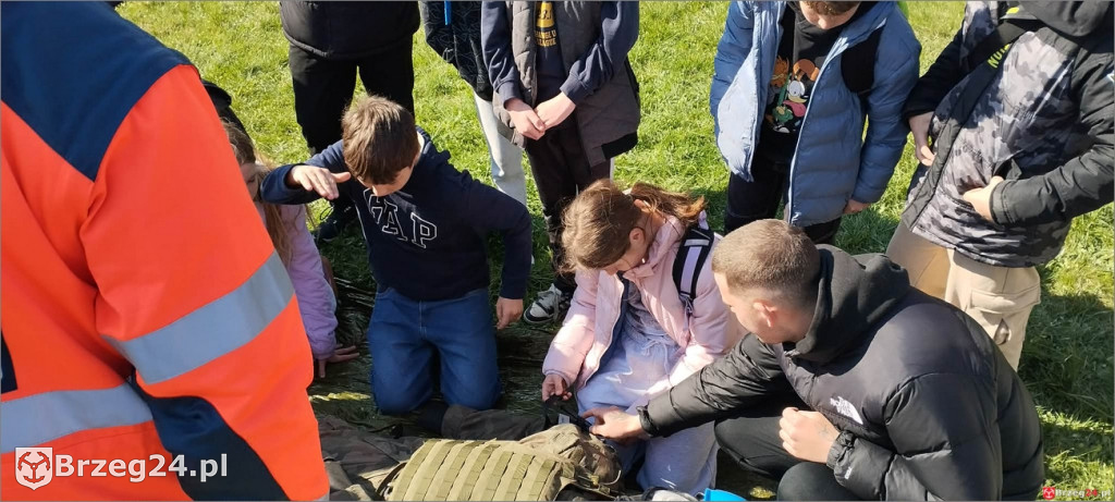 Uczniowie z Olszanki w koszarach