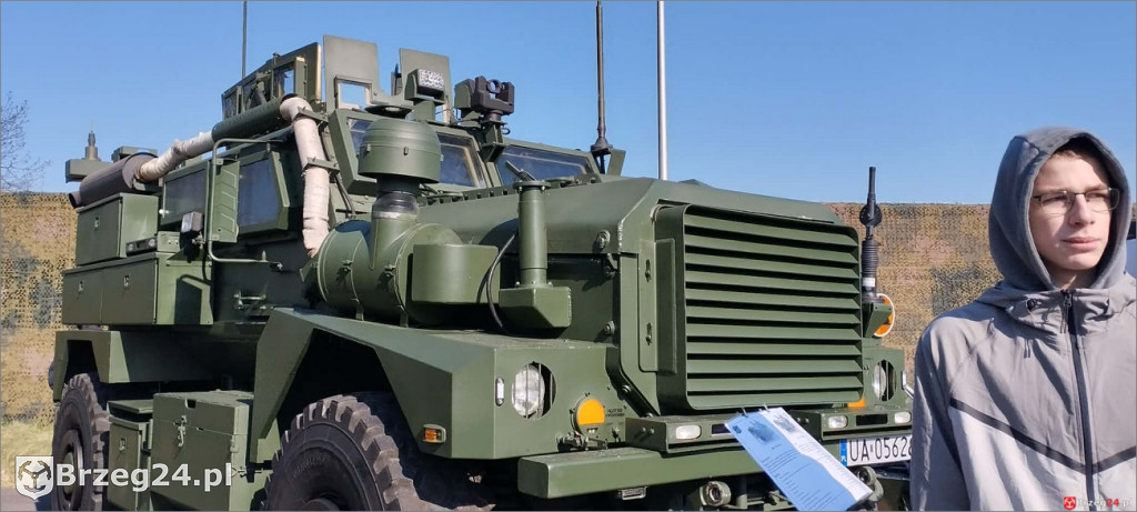 Uczniowie z Olszanki w koszarach