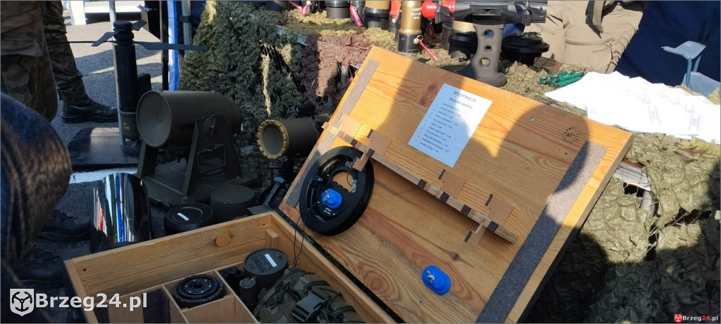 Uczniowie z Olszanki w koszarach