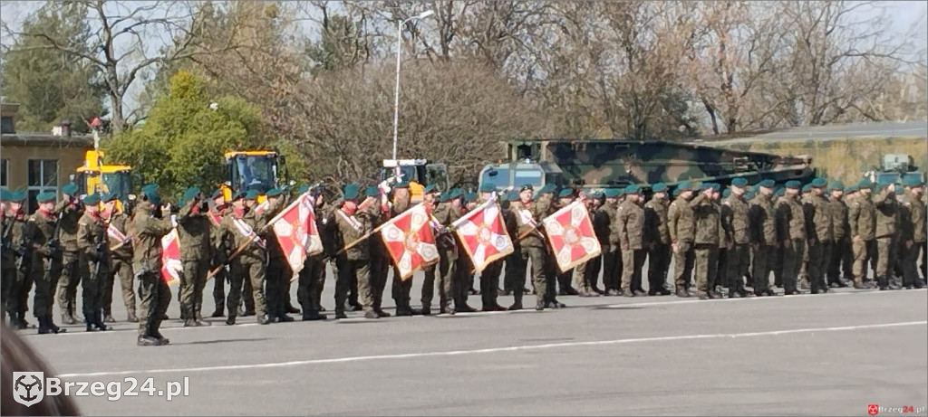 Uczniowie z Olszanki w koszarach