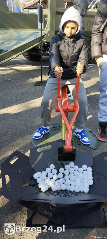 Uczniowie z Olszanki w koszarach