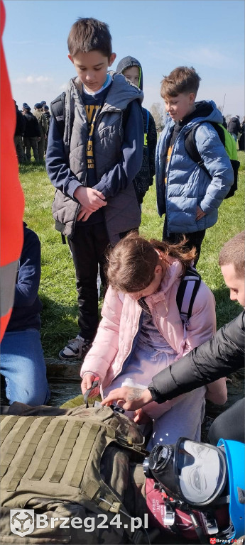 Uczniowie z Olszanki w koszarach