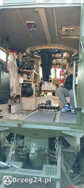 Uczniowie z Olszanki w koszarach