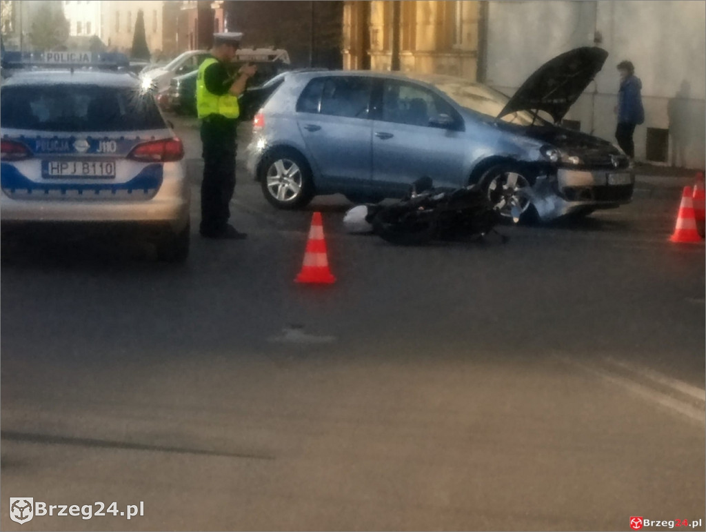 Motocyklista ranny po zderzeniu z autem