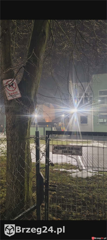 W nocy jasno jak w dzień i zamknięte boisko