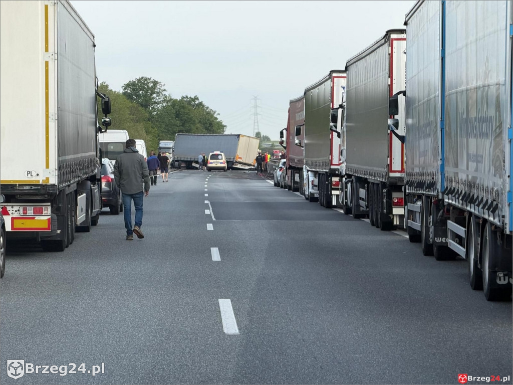 Paraliż na A4 pod Brzegiem