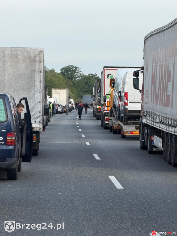 Paraliż na A4 pod Brzegiem