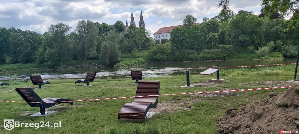Marina. Zrobili, rozebrali, teraz stawiają znowu