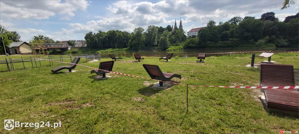 Marina. Zrobili, rozebrali, teraz stawiają znowu