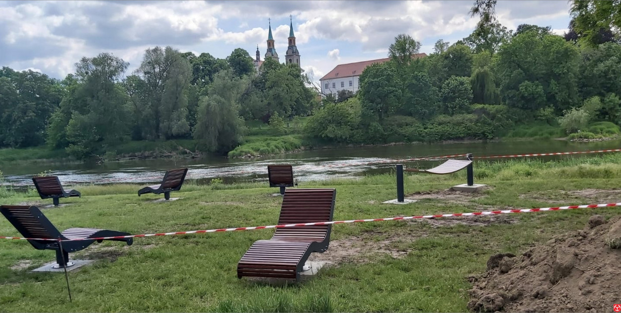 Marina. Zrobili, rozebrali, teraz stawiają znowu
