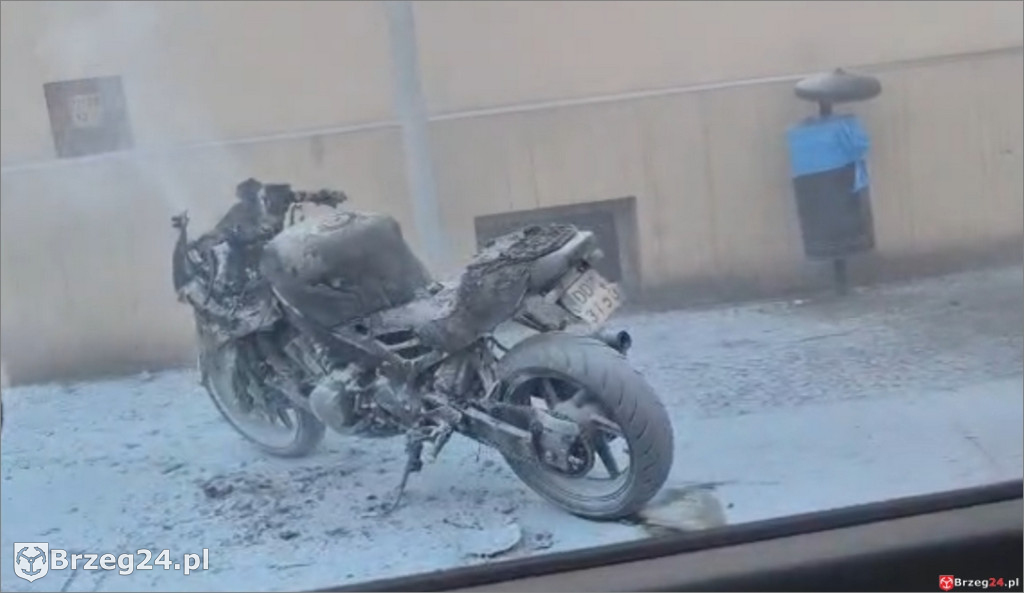 Płonący motor widmo w centrum Brzegu