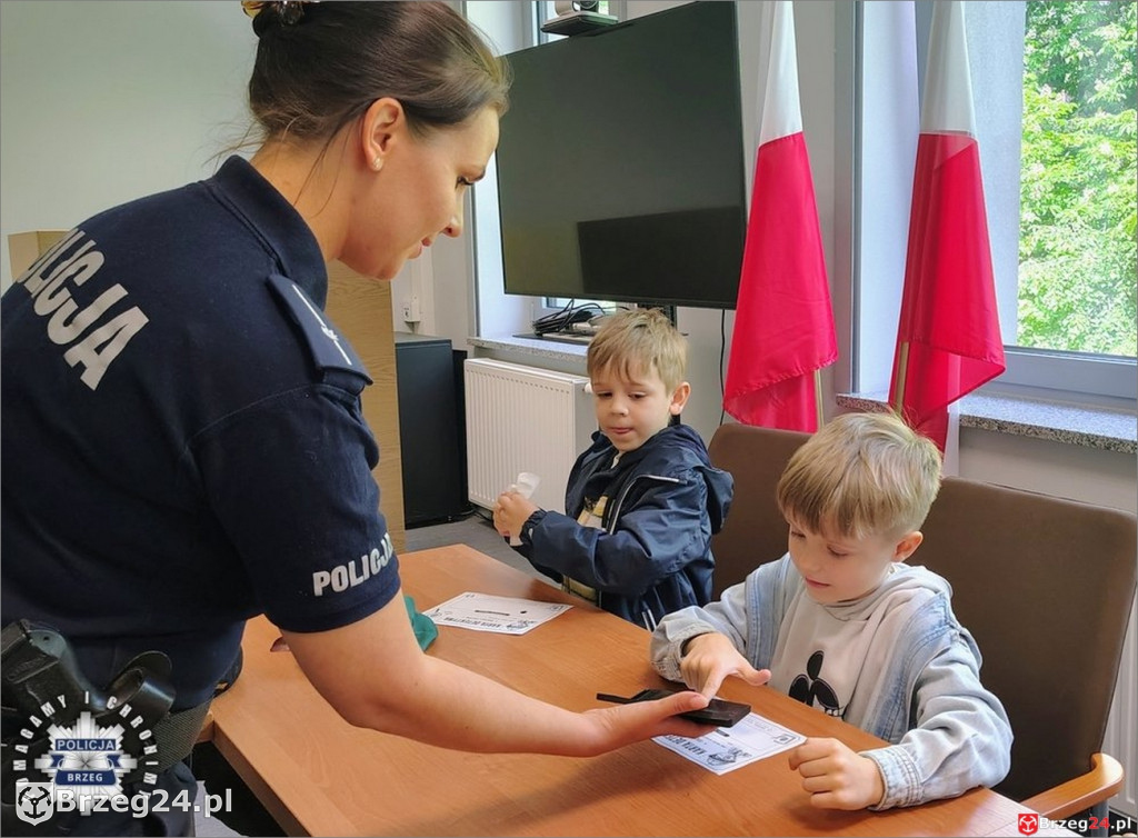 Przedszkolaki z „czwórki”  odwiedziły policję