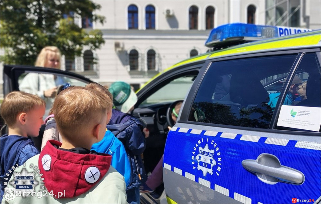 Przedszkolaki z „czwórki”  odwiedziły policję