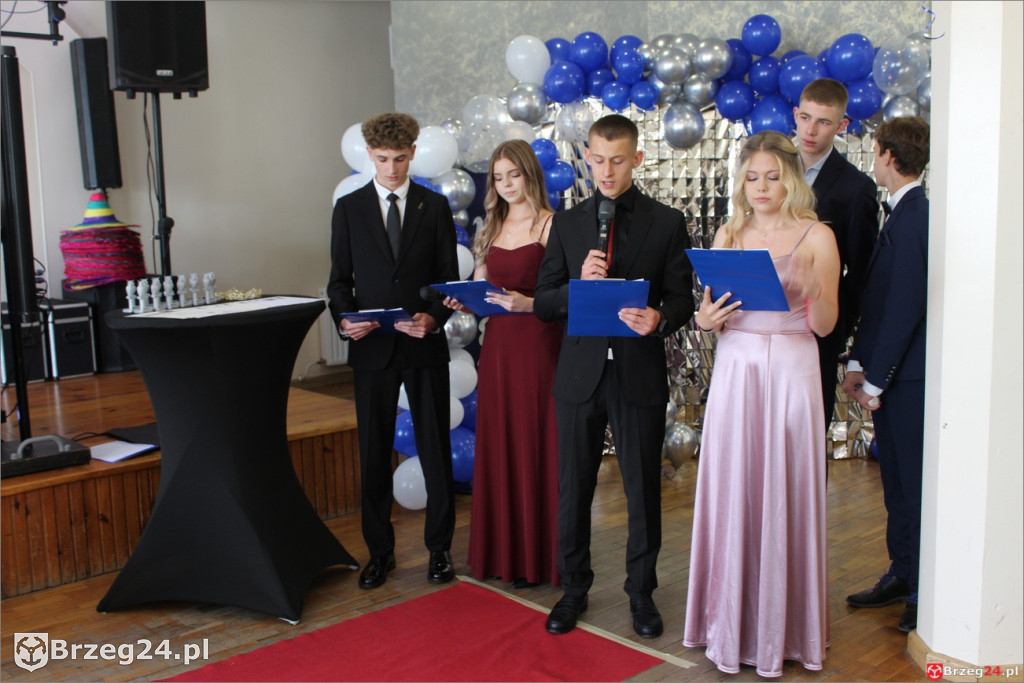 Wyjątkowy Bal Ósmoklasisty w PSP Olszanka