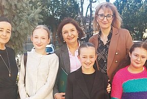 Młodzi mistrzowie słowa na scenie. Uczniowie zachwycili podczas zjazdu PTTK