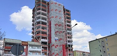 Różowe wieżowce w remoncie. Na początek 600 tysięcy złotych