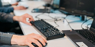 JDG czy spółka z o.o. — jak wybrać formę działalności, która nie zablokuje wzrostu