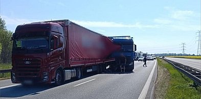 Kolejna kolizja na A4 po wcześniejszym wypadku. Kierowcy stoją w korkach