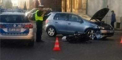 Motocyklista ranny po zderzeniu z autem. Wypadek na Chrobrego