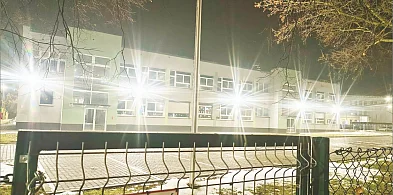 Jasno jak w dzień i zamknięte boisko. Mieszkańcy Mossora pytają starostę