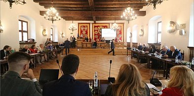 Co świętujemy 27 maja. Samorząd i ludzie od cichej diagnozy