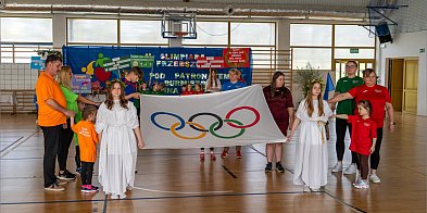 Mali sportowcy w akcji. III Gminna Olimpiada Przedszkolaka w Łosiowie