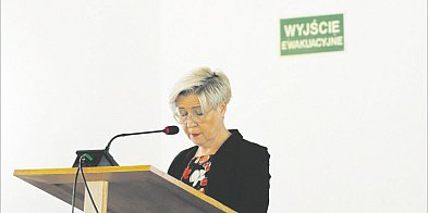 Dwie podwyżki dla siebie samej w jednej uchwale