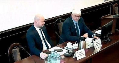 Zamiast debaty jest cisza. Gajewski blokuje sesję o sprawie chłopca