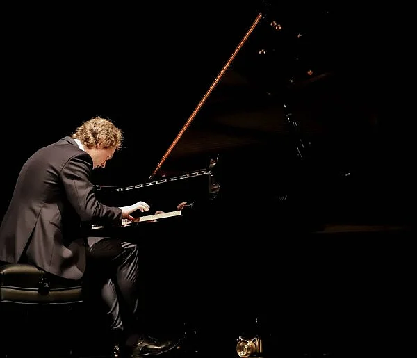 Wyjątkowy recital na zamku. Piotr Pawlak zagra w Brzegu