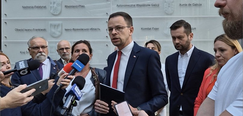  "Prosto z Sejmiku". Czerwcowy felieton Wojciecha Komarzyńskiego - Radnego…