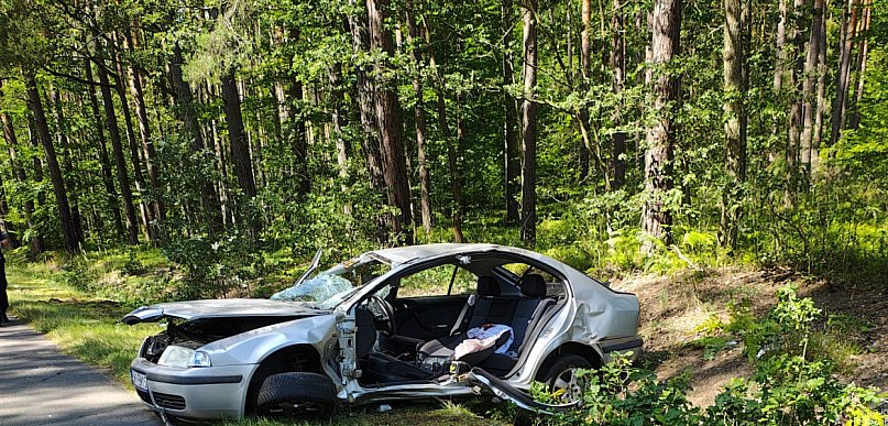  Dachowanie skody między Śmiechowicami a Kurznią. 19-latek stracił…