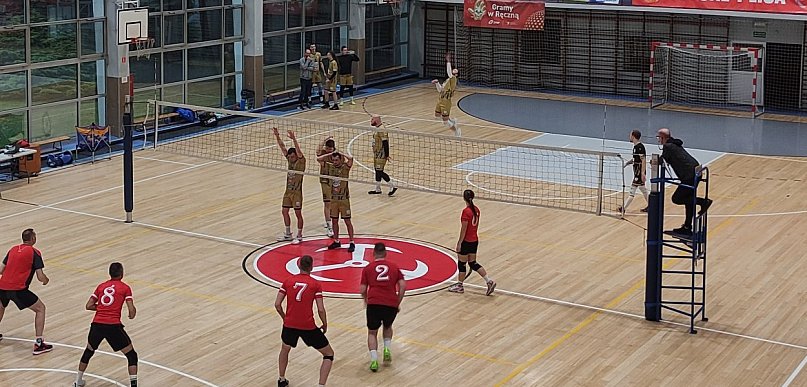 Mocne Granie bez porażki, Grabarze na czele. Sportowe emocje w Brzegu